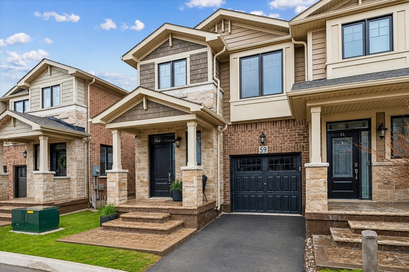 WONDERFUL FAMILY HOME IN GREAT GRIMSBY LOCATION!